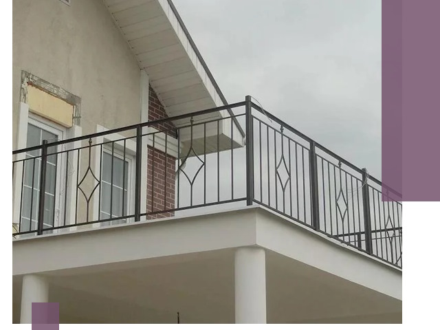 Изготовление балконных ограждений в Вязниках из металла и стекла