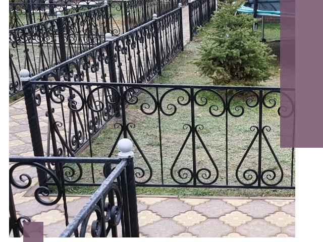 Кованые газонные ограждения под ключ в Вязниках